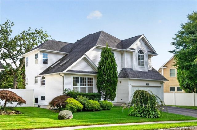 136 Cranberry Court, Melville, NY 11747