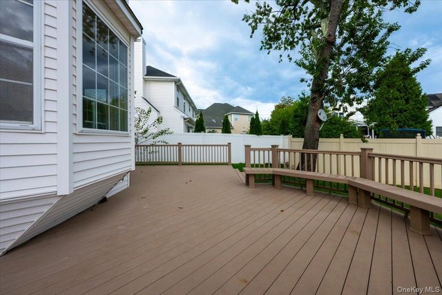 136 Cranberry Court, Melville, NY 11747