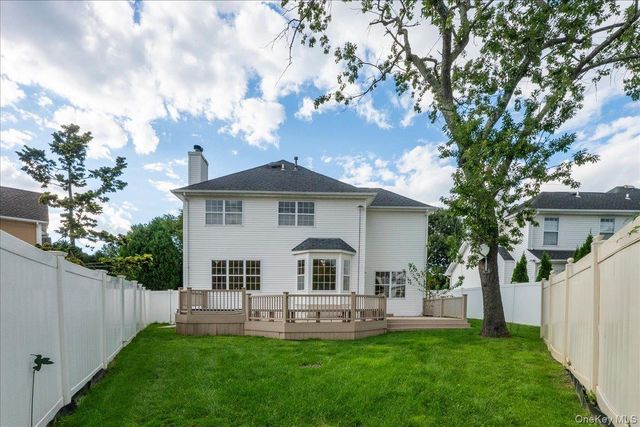 136 Cranberry Court, Melville, NY 11747