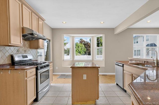 136 Cranberry Court, Melville, NY 11747