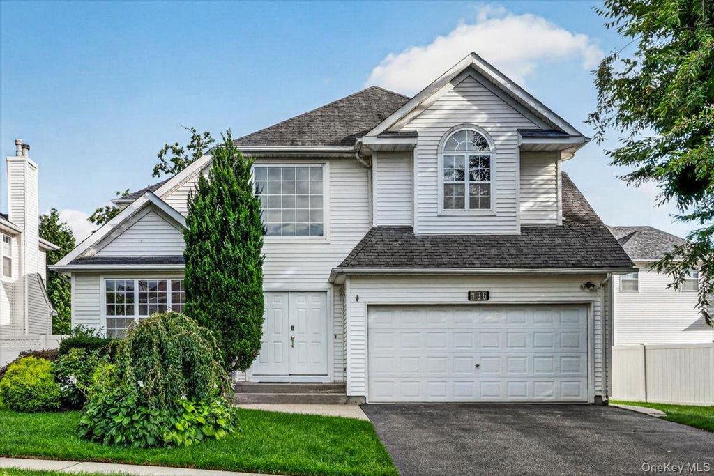 136 Cranberry Court, Melville, NY 11747 — photo 2
