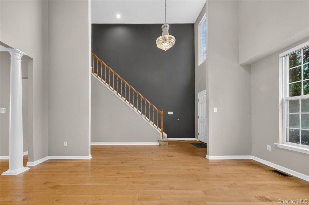 136 Cranberry Court, Melville, NY 11747 — photo 5