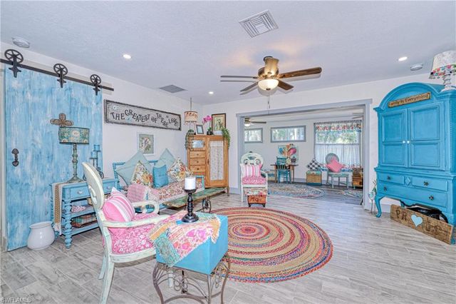 220 Hurricane LN, Sanibel, FL 33957