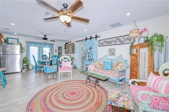 220 Hurricane LN, Sanibel, FL 33957