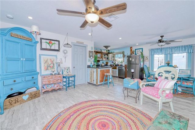 220 Hurricane LN, Sanibel, FL 33957