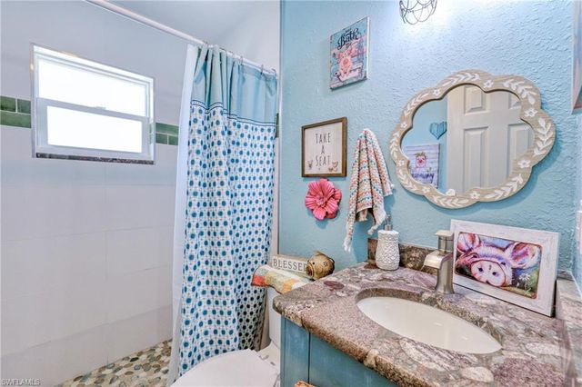 220 Hurricane LN, Sanibel, FL 33957