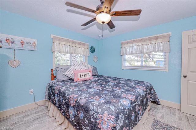 220 Hurricane LN, Sanibel, FL 33957