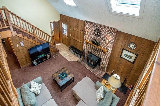 31 McGrew Drive, Tamworth, NH 03886