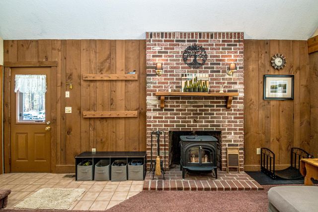31 McGrew Drive, Tamworth, NH 03886