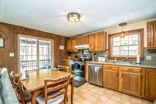 31 McGrew Drive, Tamworth, NH 03886