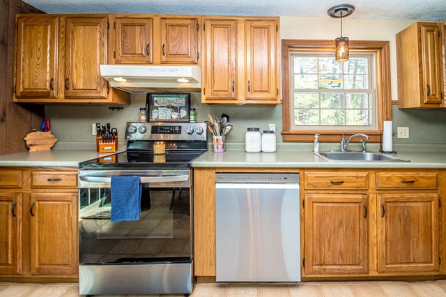 31 McGrew Drive, Tamworth, NH 03886