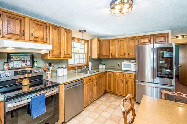 31 McGrew Drive, Tamworth, NH 03886