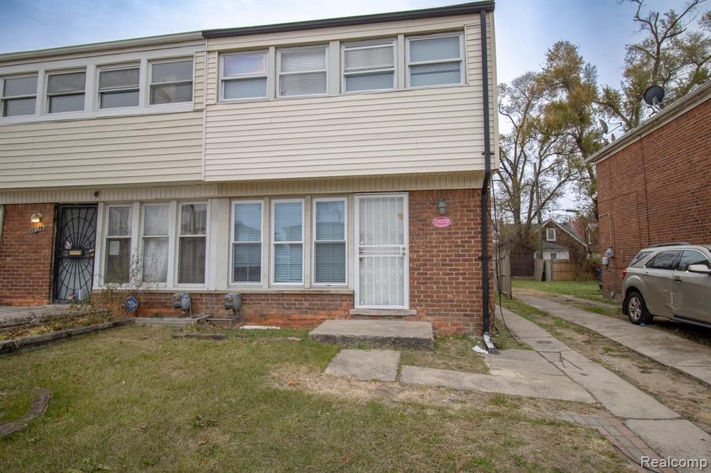 19370 Wyoming Avenue, Detroit, MI 48221
