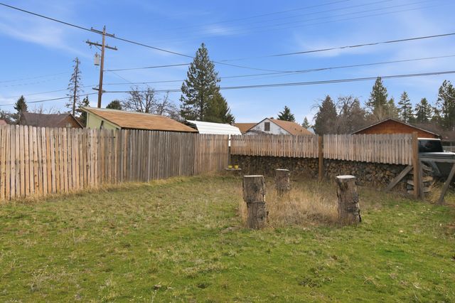 243 W Adams Avenue, Sisters, OR 97759