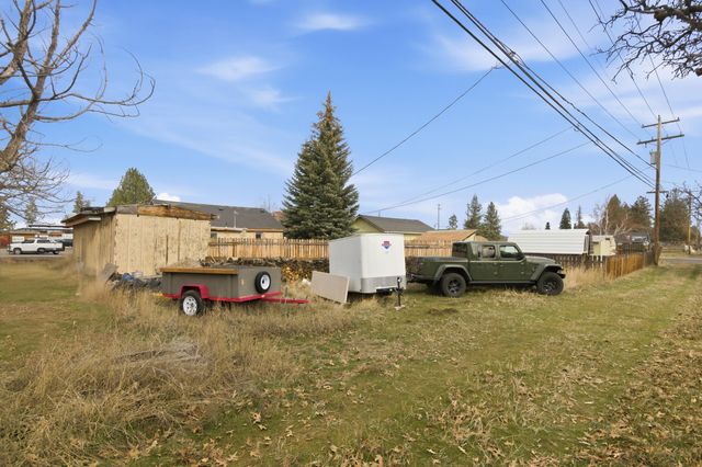 243 W Adams Avenue, Sisters, OR 97759