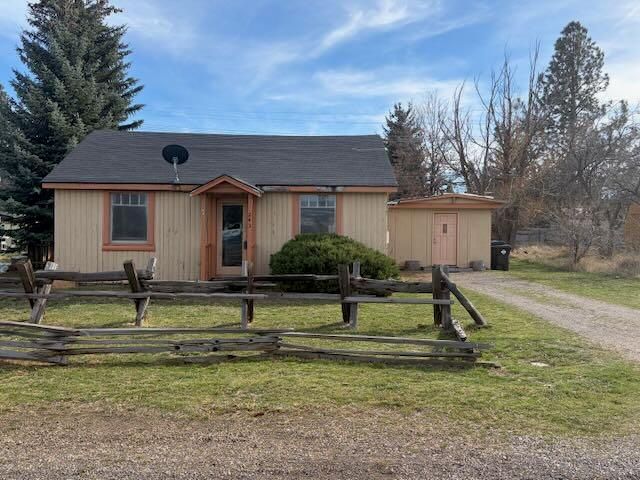 243 W Adams Avenue, Sisters, OR 97759