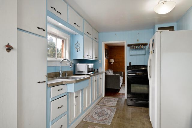 243 W Adams Avenue, Sisters, OR 97759