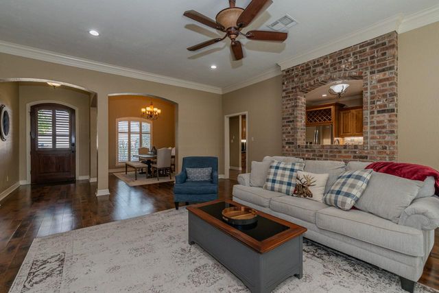 3655 Grayson Ln, Beaumont, TX 77713