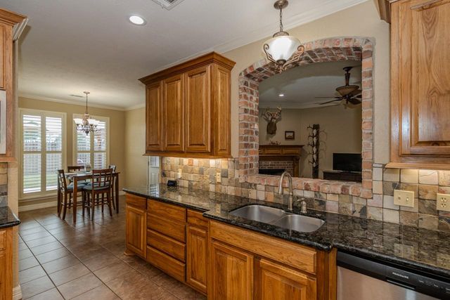 3655 Grayson Ln, Beaumont, TX 77713