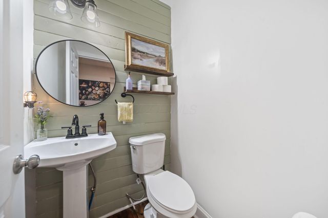 143 E Hinman Avenue, Columbus, OH 43207