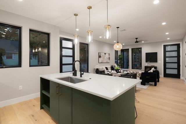 1401 E 3rd ST 1, Austin, TX 78702