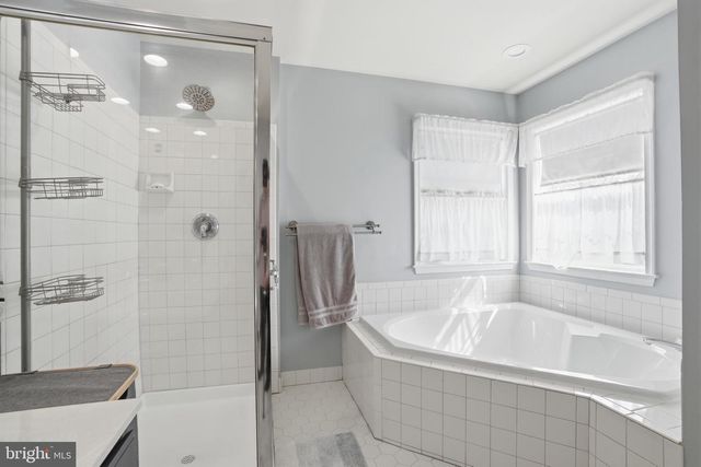 12 WYCKLOW DR, Robbinsville, NJ 08691