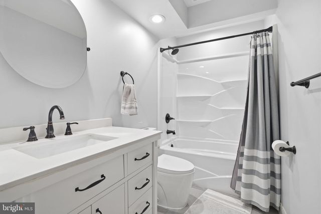 12 WYCKLOW DR, Robbinsville, NJ 08691