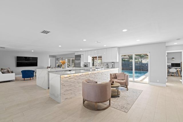 383 Denny Court, Boca Raton, FL 33486