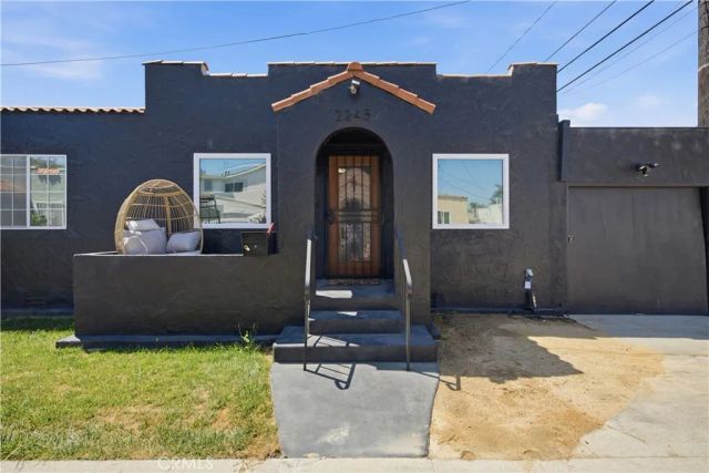 2245 Pine Avenue, Long Beach, CA 90806