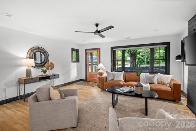 1542 Carolyn Drive, Charlotte, NC 28205