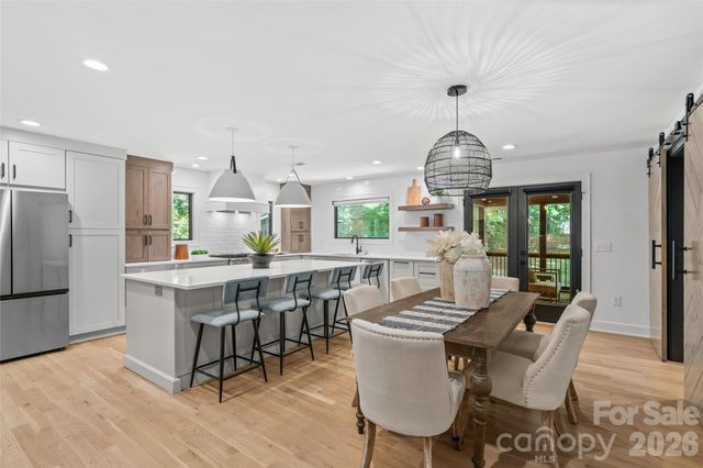 1542 Carolyn Drive, Charlotte, NC 28205