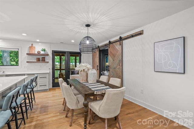 1542 Carolyn Drive, Charlotte, NC 28205