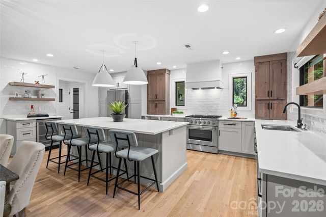 1542 Carolyn Drive, Charlotte, NC 28205