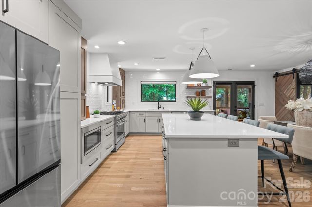 1542 Carolyn Drive, Charlotte, NC 28205