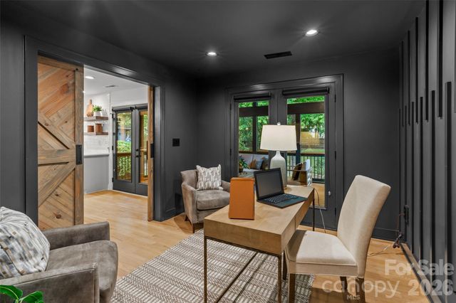 1542 Carolyn Drive, Charlotte, NC 28205