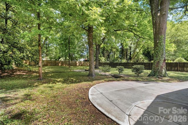 1542 Carolyn Drive, Charlotte, NC 28205