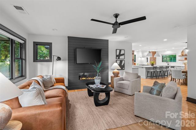 1542 Carolyn Drive, Charlotte, NC 28205
