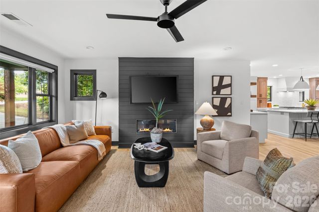 1542 Carolyn Drive, Charlotte, NC 28205