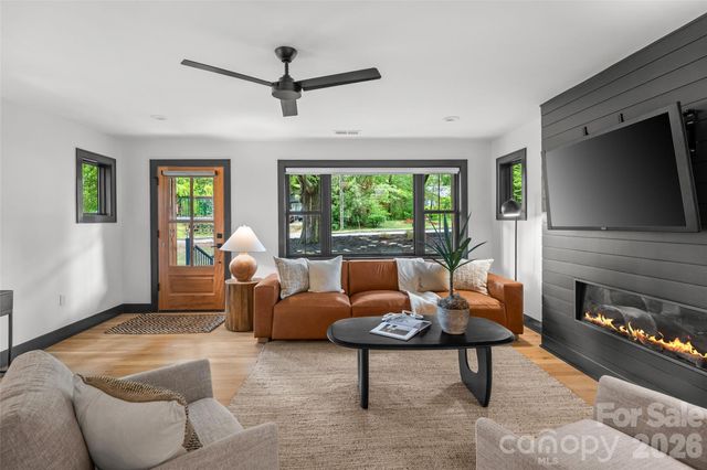 1542 Carolyn Drive, Charlotte, NC 28205