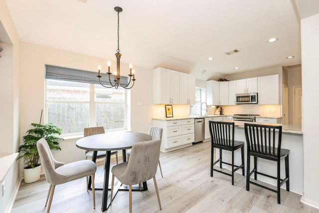 34 S Hawthorne Hollow Circle, The Woodlands, TX 77384