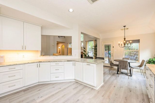 34 S Hawthorne Hollow Circle, The Woodlands, TX 77384