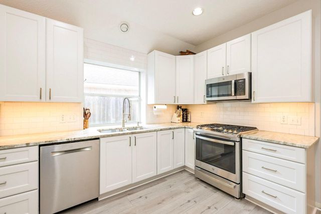 34 S Hawthorne Hollow Circle, The Woodlands, TX 77384