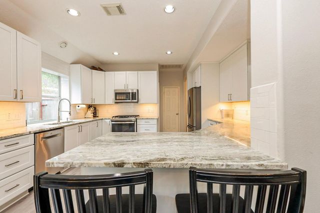 34 S Hawthorne Hollow Circle, The Woodlands, TX 77384