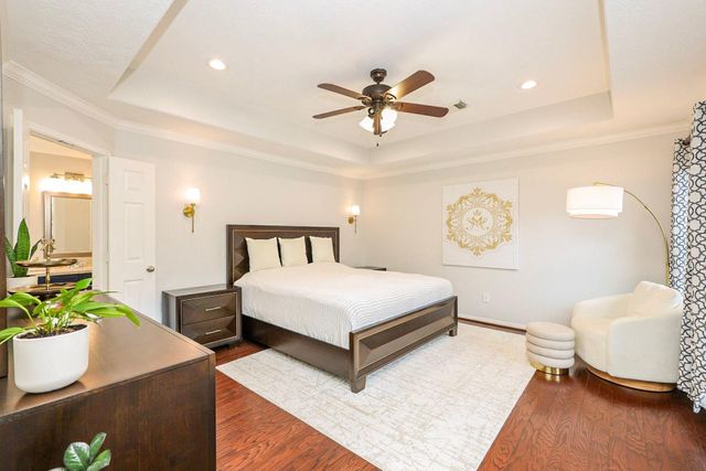 34 S Hawthorne Hollow Circle, The Woodlands, TX 77384