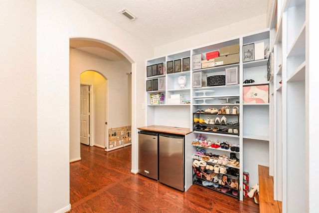 34 S Hawthorne Hollow Circle, The Woodlands, TX 77384