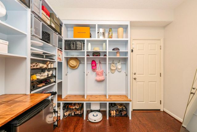 34 S Hawthorne Hollow Circle, The Woodlands, TX 77384