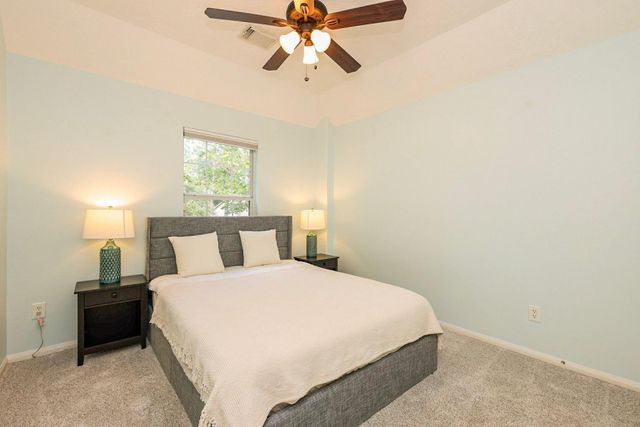 34 S Hawthorne Hollow Circle, The Woodlands, TX 77384