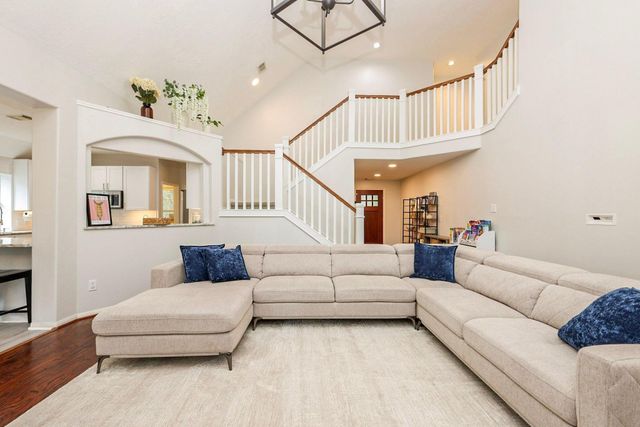 34 S Hawthorne Hollow Circle, The Woodlands, TX 77384