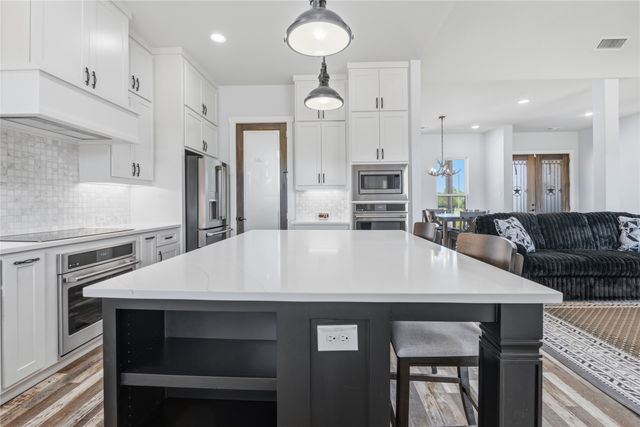 1100 Maverick Court, Rio Vista, TX 76093