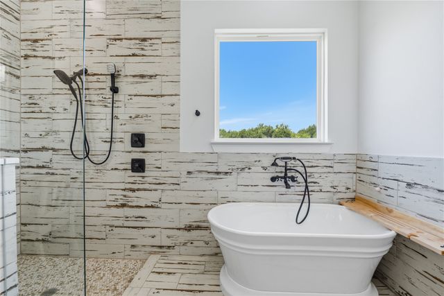 1100 Maverick Court, Rio Vista, TX 76093